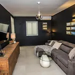 דירה Jaysky Penthouse On Etna Street *
