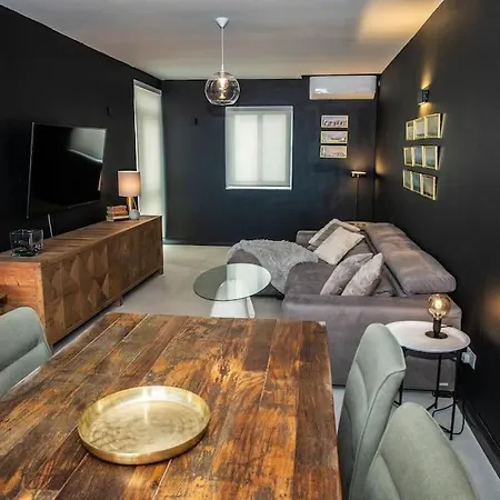 Apartment Jaysky Penthouse On Etna Street