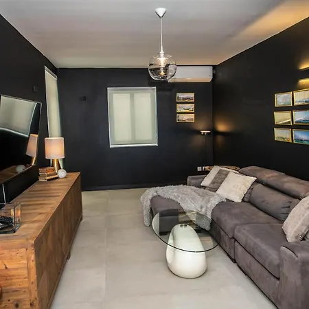 Apartment Jaysky Penthouse On Etna Street *