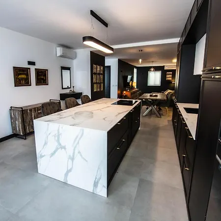 Apartment Jaysky Penthouse On Etna Street *