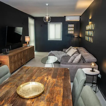 Jaysky Penthouse On Etna Street アパート