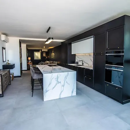 Jaysky Penthouse On Etna Street