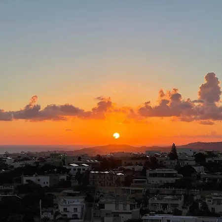 Jaysky Penthouse On Etna Street Apartamento Mellieħa